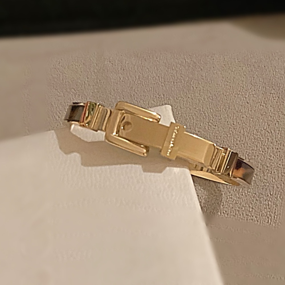 Michael Kors Heritage Buckle Hinged Bangle - Picture 4 of 11